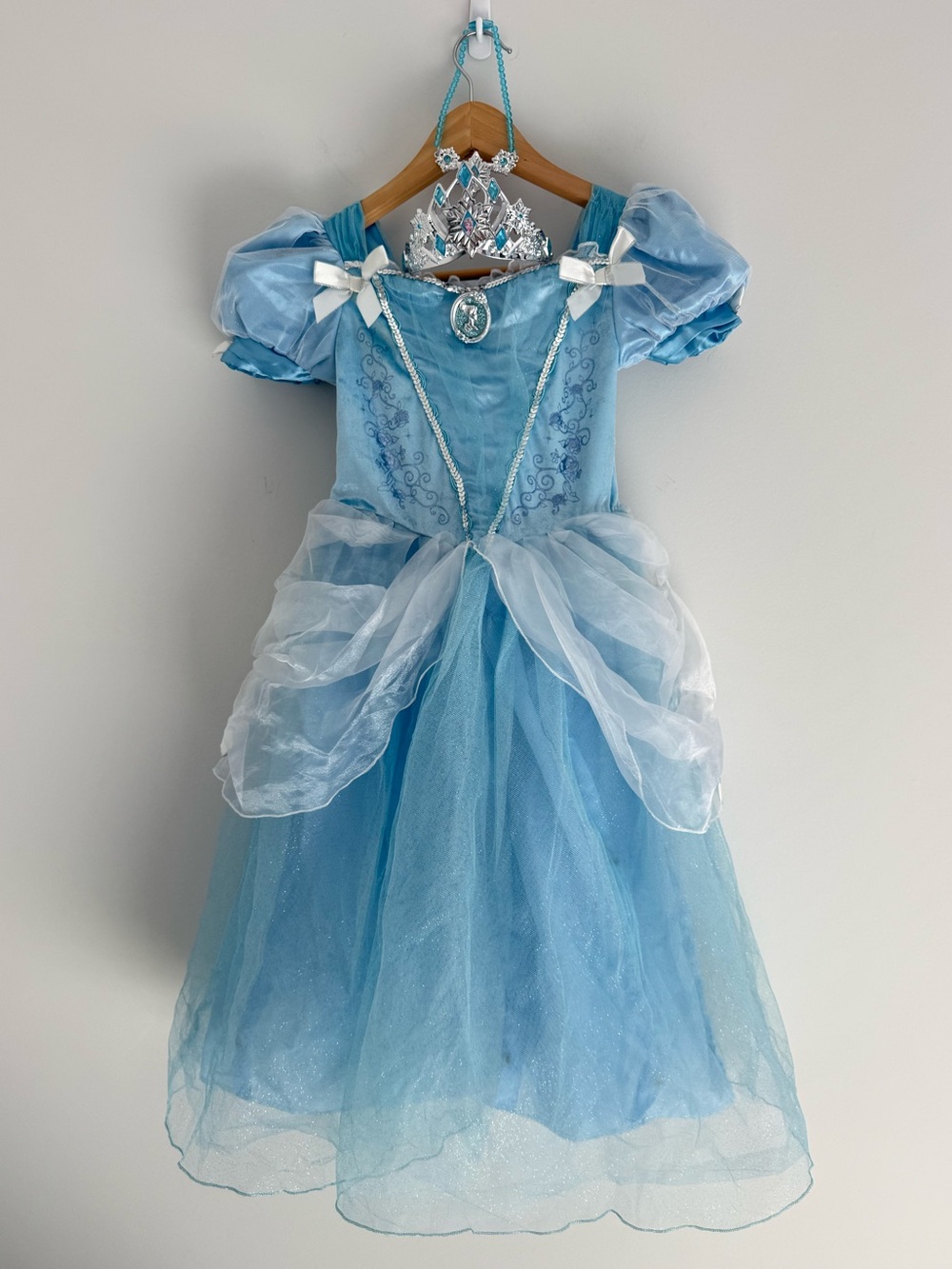 Disney Cinderella Dress Costume Girl Halloween Tiara Necklace Gloves Size 5-6